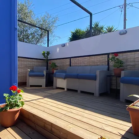 The Horsebox A Tiny Villa Суда Экстерьер фото