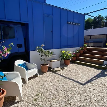 The Horsebox A Tiny Villa Суда Экстерьер фото