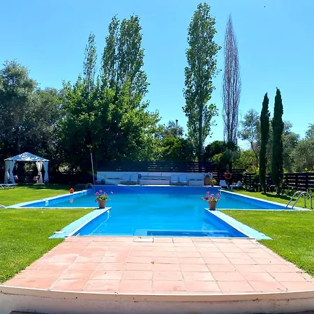 The Horsebox A Tiny Villa Суда Экстерьер фото